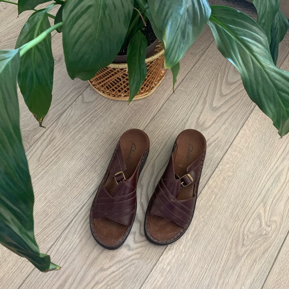 🌿 2/$25 ☼ clark’s sandals ☼